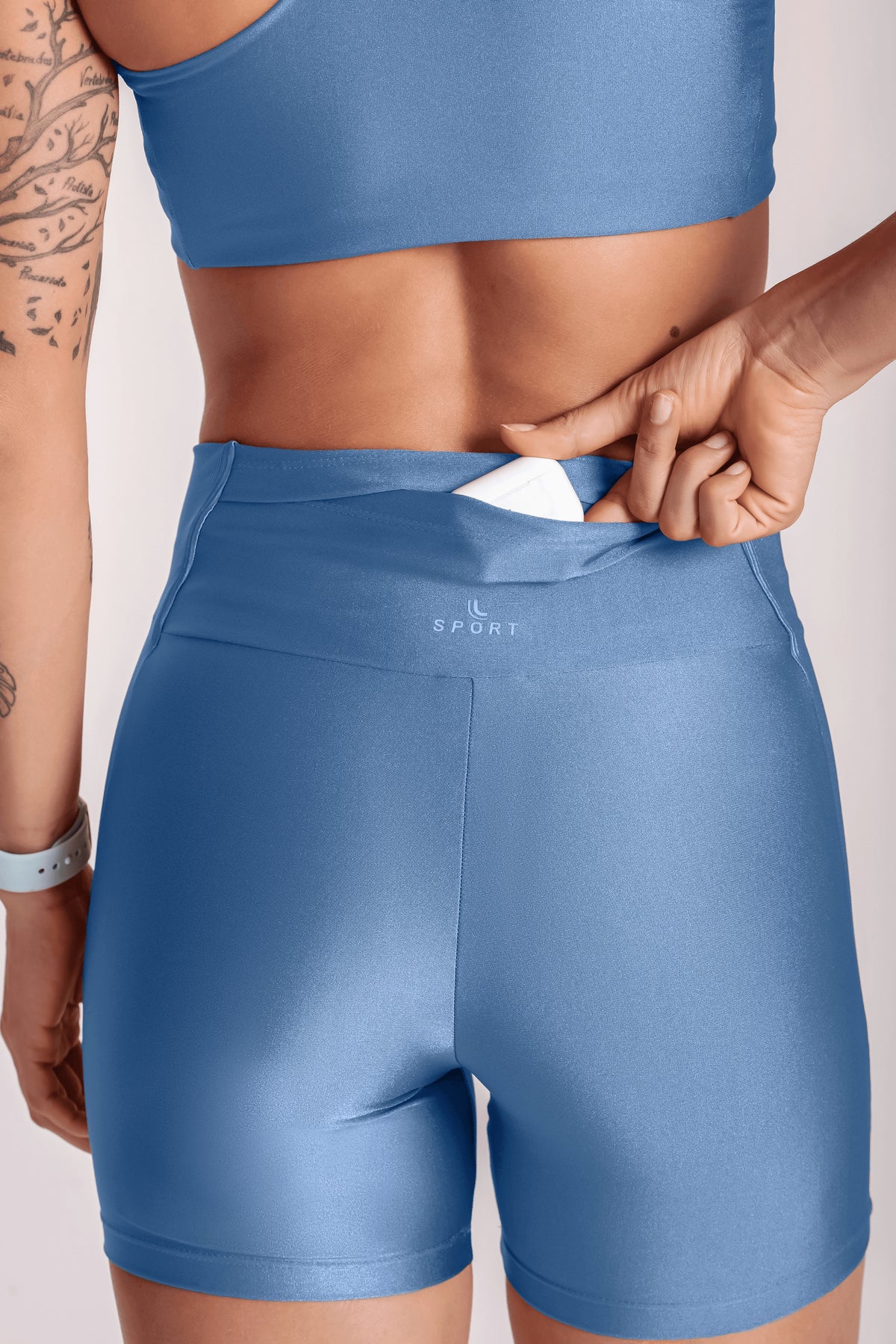 Azul